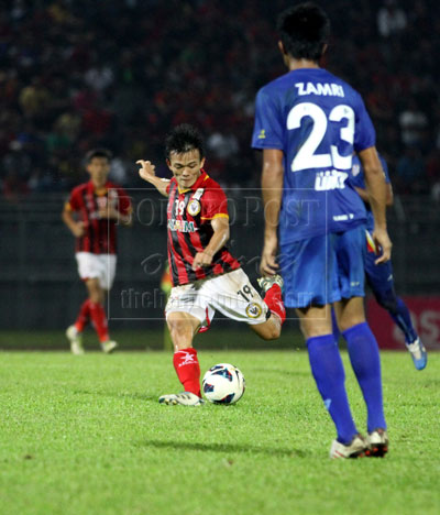 WINNER: Sarawak’s Joseph Kallang Tie shoots the ball during the match against PDRM which ended 1-0.