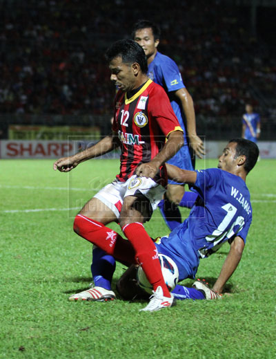 DOUBTFUL: File photo of Sarawak defender Ramesh Lai Ban Huat in action. He is one of the players that Coach Alberts might decide to rest for today’s clash with Penang.