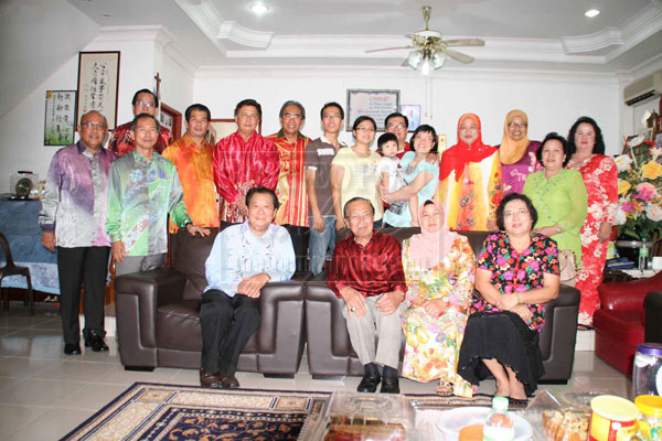 FOR THE ALBUM: Salahuddin and Norkiah (seated second and third from left) pose with their entourage and Frederick Wong’s family at Frederick Wong’s residence. Frederick Wong is seated on the left.