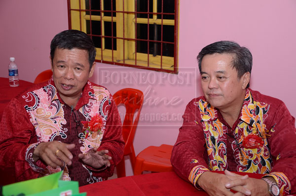 ANNUAL AFFAIR: Lau (left)  and the organising committee’s secretary Tan Kee Tiong at the opening night of the annual Spring Festival celebration at Sungai Apong’s Sheng Shen Temple. — Photos by Wilfred Pilo 