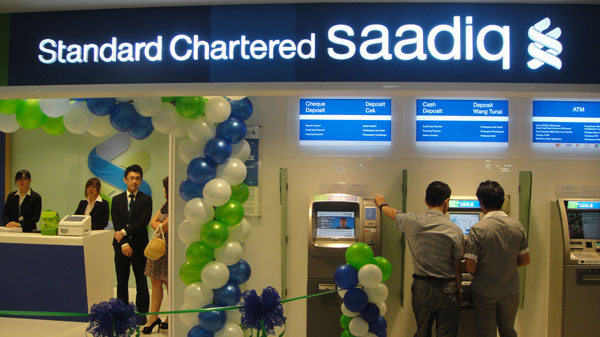 ROBUST GROWTH: Photo shows Saadiq’s first branch in Sarawak, located at tHe Spring Mall. The branch, which is the Standard Chartered Malaysia’s tenth branch (conventional and Islamic combined) shows the importance of East Malaysia for the Standard Chartered group. 