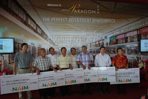 OUTREACH: Hasmi (fourth right) with the representatives of six schools in Bintulu who received donations under the Naim Foundation.