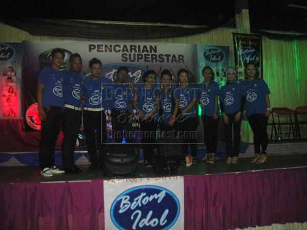 BEREBUT GELAR: Raban 10 iku finalis Betong Idol 3 ti deka berebutka gelar champian ba malam final 16 March 2013 tu ila ba Dewan Stephen Kalong Ningkan.  