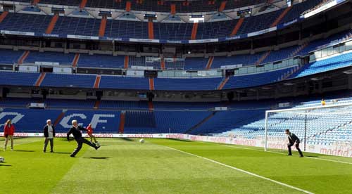 2020 vision: A member of the IOC evaluation commission shoots a penalty to Iker Casillas, captain of Real Madrid and Spanish national soccer team, during a visit to Madrid’s Santiago Bernabeu stadium March 18 file photo. The commission is in Madrid to evaluate the Spanish capital city’s bid to host the 2020 Olympic Games. — Reuters photo