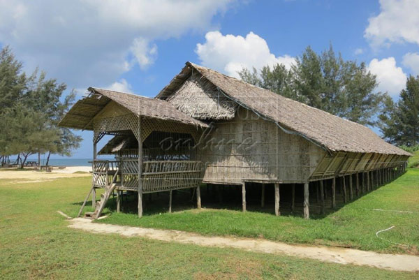 The longhouse for guests to stay.