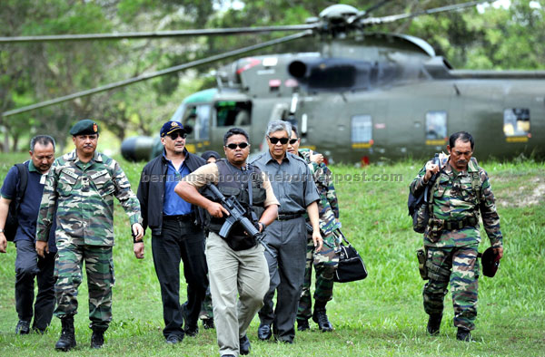 GROUND ZERO VISIT: Defence Minister Datuk Seri Zahid Hamidi and Home Minister Datuk Seri Hishammuddin Tun Hussein are surrounded by tight security on their arrival by military chopper of Royal Malaysian Air Force (RMAF) at Komtek Sahabat 16 of Batalion 17 of the General Operations Force in Lahad Datu. — Bernama photo