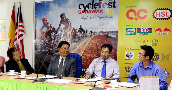 JOIN US: Abdul Karim (left) briefing reporters on the event. Also present are Sarawak Cycling Association vice-president Irwan Zulkarnain Hasbie (centre) and Ong. — Photo by Jeffery Mostapa.