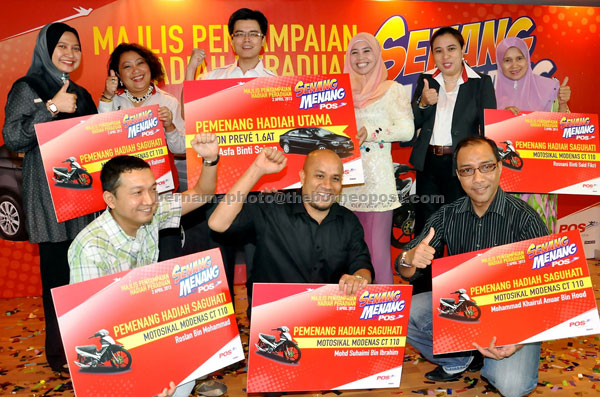 WINNERS: Shukrie (back row, third left) with the winners of the ‘Senang Menang@Pos’ contest. — Bernama photo