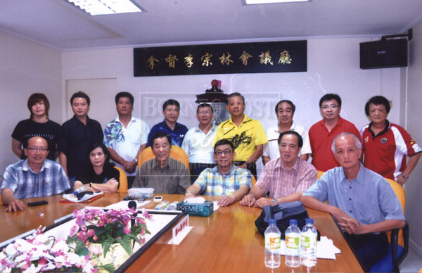 BUSY YEAR AHEAD: TTAS office-bearers with Teo (seated at third left), Richard Wee (seated at third right) and Helena Wee (second right) after the meeting.