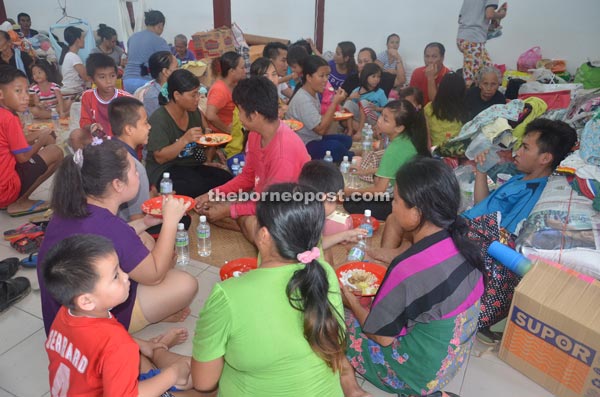 The victims having their lunch at Penghulu Seribu Hall in Nanga Tada.