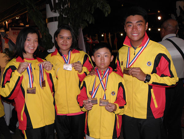 State golfers (from left) Ashley Lau, Jaclyn Chen (girls U-18), Matthew Peregriine Ong and Jordan Tay pose with their medal during last year’s MSSM Golf Championship.