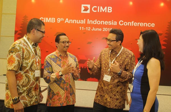 (left to right) Harry, Juda, Tigor M Siahaan, president director, PT Bank CIMB Niaga Tbk, and  Carol Fong, chief executive officer (CEO), CIMB Securities (Singapore) Pte Ltd and group head of Equities CIMB Group at the CIMB 9th Annual Indonesia Conference.