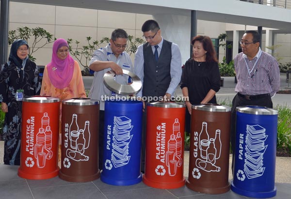 Dr Abdul Hakim (third left) and Wong (third right) checking the bins.