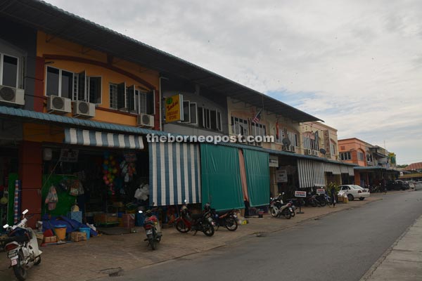 Concrete shophouses in Daro bazaar.