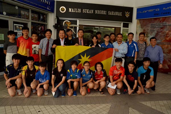 Sarawak Sports Corporation chief executive officer Dr Ong Kong Swee (seventh left), accompanied by MSNS acting director Lucas Kallang Laeng (fifth left), presents the state colours to the paddlers bound for the 35th Milo Malaysia Junior and Cadet Table Tennis Championship, at the Sarawak State Sports Council on Monday. Seen at right is TTAS chairman Alvin Wong and his deputy Paul Ling (fourth right) and Chung Kui Chai (third right).