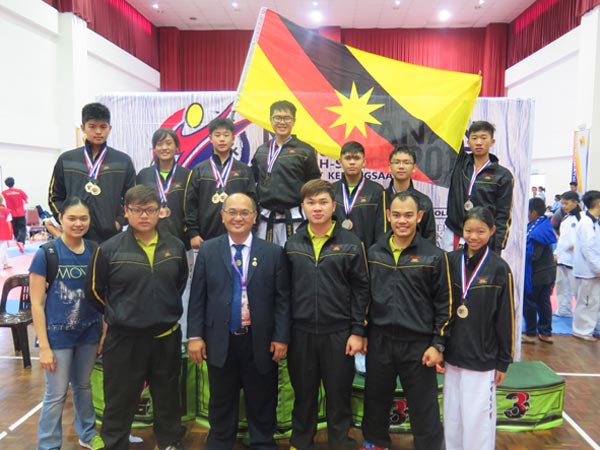 The state exponents (from left) Lucas Lei, Arista Sese, Lau Sheng Fung, Marcus Chai, Jared Tiong, Alex Then, Yap  Jun Heng; Front row (from left): Tey Ka Ying, Isaac Chai Hezu, Master Johnny Chai, team manager Lawrence Chai , Delton Sako, Carrisa Choong.