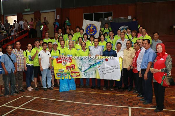 Members of the 1st Kuching Boys’ Brigade, 1st Kuching Girls’ Brigade and Stedfast Association in a group photo with Sabah Tourism, Culture and Environment Minister Datuk Seri Masidi Manjun (front row, eighth right) at the charity drive in Ranau, Sabah recently.