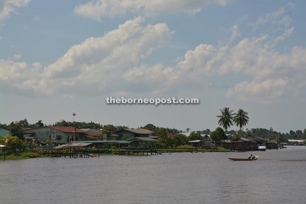 Houses built on stilt along Dalat River. 