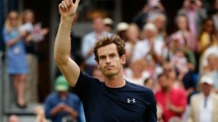 Britain's Andy Murray celebrates beating France's Jo-Wilfried Tsonga during their Davis Cup world group quarter-finals match at the Queen's Club in west London on July 17, 2015-© AFP 