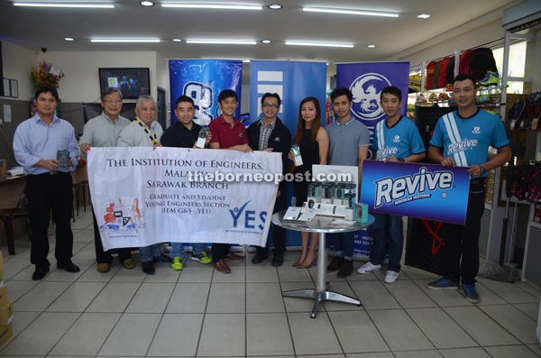 Tan (fifth right) with members of the organising committee and sponsors for the event that include Yeo (fifth left), Chan (second left), Sim (fourth left), Ong (third left), Sabrina (fourth right), and Jee (second right).