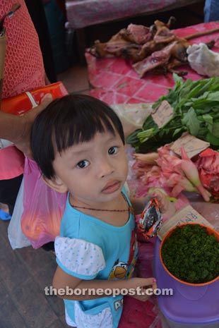 A cute kid spotted amidst the crowd in Teresang market. 