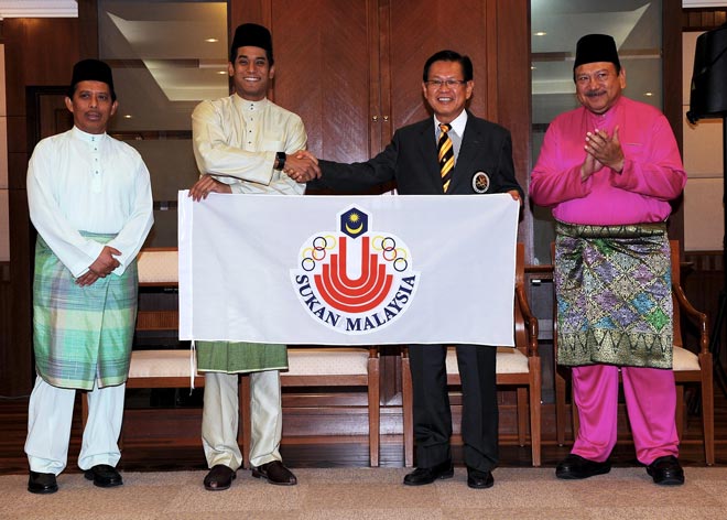 File photo shows Sports and Youfth Minister Khairy Jamaluddin (second left) handing over Sukan Malaysia (Sukma) flag to Sarawak Assistant Sports Minister Datuk Lee Kim Shin (second right) at National Sports Council. — Bernama photo