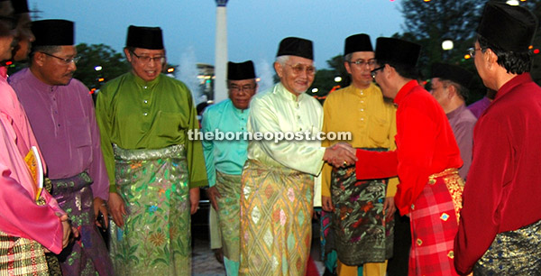 Taib, with Abang Johari on his right, shaking hands with a member of the welcoming committee upon his arrival at Masjid Assyakirin Bintulu.