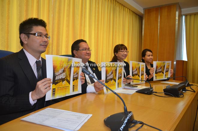 (From left) Wong, Sempurai and Hie Ping hold the Borneo Talent Award 2015 posters.