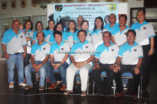 Mawan (seated centre) and Rayong (seated second left) with KRKPS executive committee members.