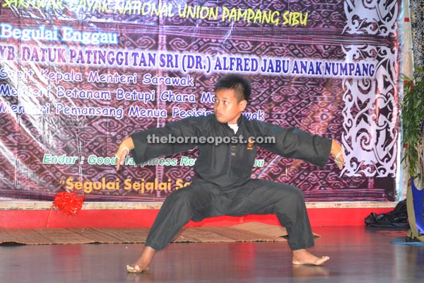 A ‘Kuntau’ (Iban martial arts) demonstration.