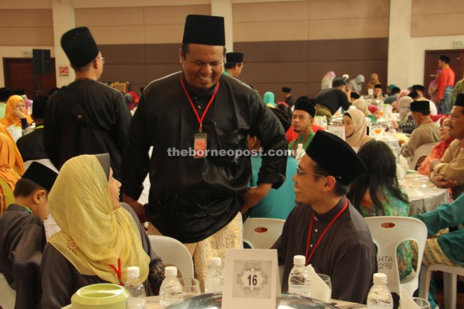 Participants of the ‘Mega Hari Raya’ take the opportunity to catch up with one another.