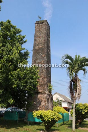 This 20-metre tall brickwork chimney was left behind when the Mukah sago processing factory closed in the early 20th century.