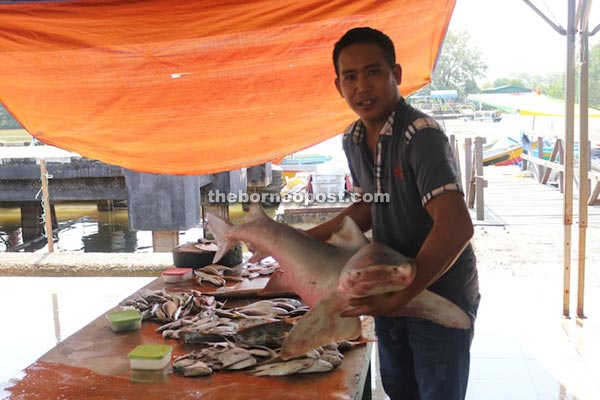 Fishmonger Mohammad Zakaria showing off his 17.5 kg catch of the day.