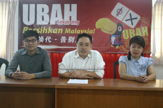 Chong (centre), flanked by Wong (left) and Yong, during the press conference held yesterday at the party’s headquarters here.