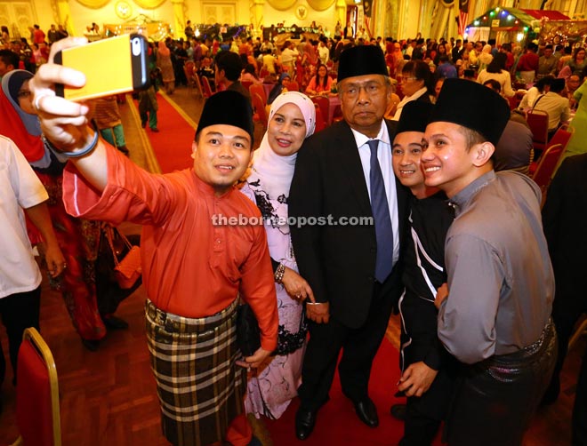 Adenan (centre) and Jamilah pose for a ‘wefie’ with some guests. — Photo by Muhammad Rais Sanusi