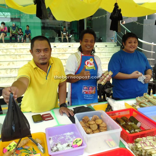 Yusof (centre) and family members running their stall at the Ramadan bazaar in front of Wisma Sanyan.