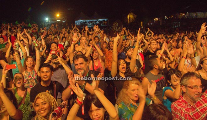 The SCV arena turns into a massive dance floor during the RWMF 2015 finale.