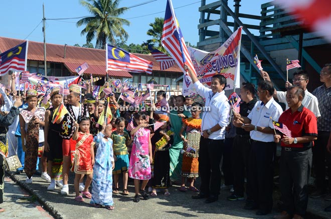 Dennis hoisting the national flag to launch the walk.