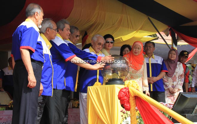 Taib, flanked by Adenan on his right, and Ragad, launches the state-level National Day celebration in Limbang.