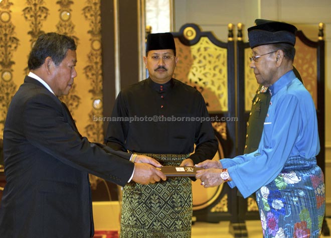 Tuanku Abdul Halim (right) presents Nogeh with the appointment letter during a ceremony in the Bilik Singgahsana Kecil of the Istana Negara. — Bernama photo