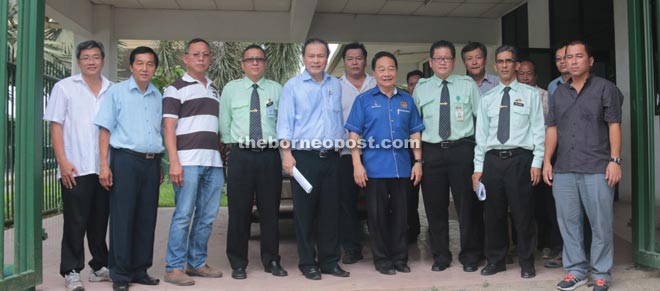 JKR divisional engineer Tiong King Wei and Wong (fifth and sixth left respectively) and others at the site visit.