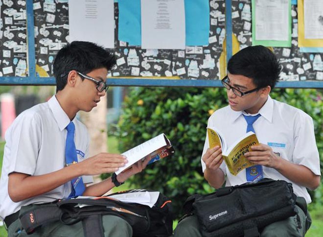 Photo shows students studying for an exam. Pearson Malaysia has a number of Pearson BTEC-approved centres designed to give students the skills they need to either move on to higher education or go straight into employment. — Bernama photo