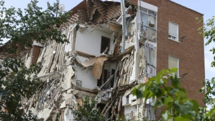 The apartment block that partially collapsed in the Madrid suburb of Carabanchel, Spain on early August 3, 2015 -© AFP 