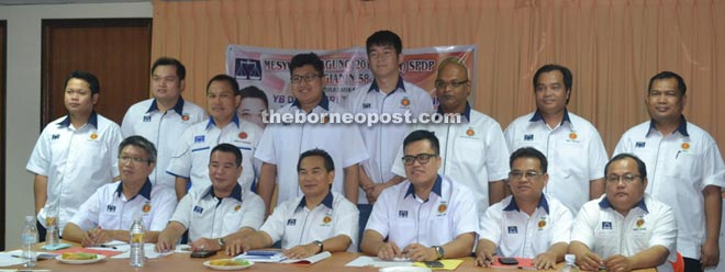 SPDP Youth wing chief Robert Ayu (third left) with the exco lineup meeting the press after their meeting.