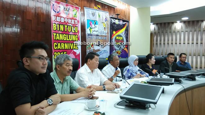 Muhamad Yakup (fourth left), with Rodziah on his left, briefs reporters on the two grand events to be held in Bintulu next month.