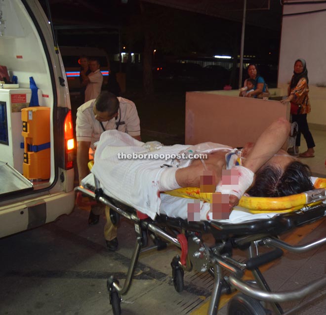 The victim arriving at Miri Hospital after being found lying by the roadside near Lambir. 