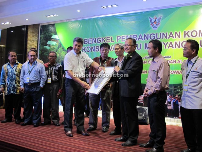 SFD director Supian Ahmad (third right) presents a copy of `Ensera Mayas Enggau Bansa Iban’ to Sudarsono. WCS Malaysia director Dr Melvin Gumal is at fourth right. 