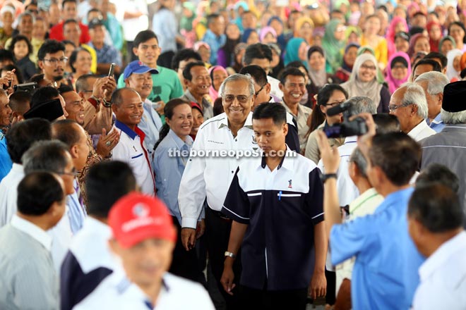  Adenan (centre) is welcomed by the crowd on arrival at the function.