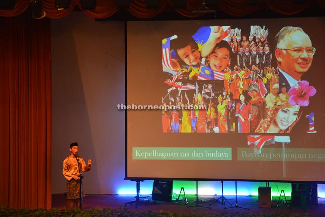 Mohd Redzwan delivers his speech on ‘National Language Catalyst of Unity Among Races’. 