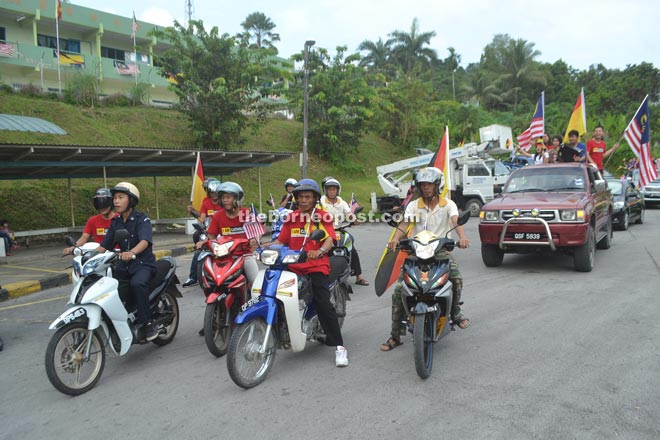 Participants of the convoy getting ready to begin their journey.